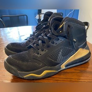 Size 8 - Jordan Mars 270 Black Gold
